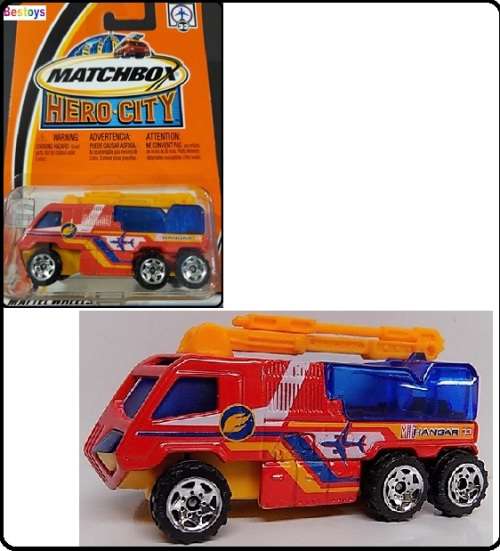 Matchbox Diecast Model Car 2003  33/125 Airport Fire Pumper Fire Truck new in pack