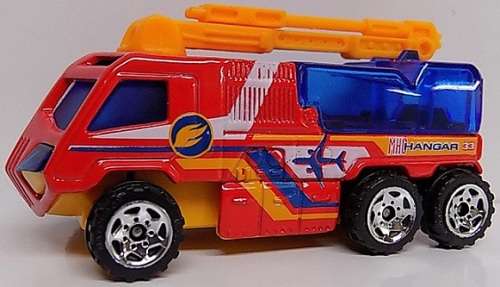 Matchbox Diecast Model Car 2003  33/125 Airport Fire Pumper Fire Truck new in pack