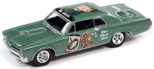 Johnny Lightning Diecast Model Car Pop Culture Pontiac GTO 1965 `Clue` + Game Token 1/64 scale new