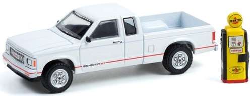 Greenlight Diecast Model Car Hobby Shop GMC Sonora ST Pickup 1991 + Gas Pump Accessory `Pennzoil`