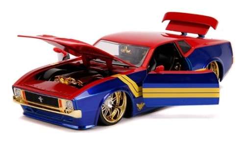 JADA Diecast Model Car 31193 Ford Mustang Mach 1 1973 & Captain Marvel Avengers Figurine 1/24 scale