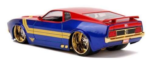 JADA Diecast Model Car 31193 Ford Mustang Mach 1 1973 & Captain Marvel Avengers Figurine 1/24 scale