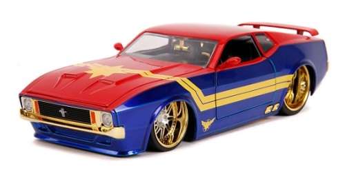 JADA Diecast Model Car 31193 Ford Mustang Mach 1 1973 & Captain Marvel Avengers Figurine 1/24 scale