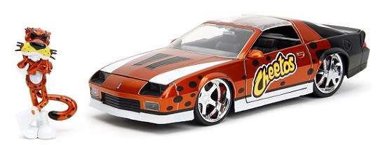 JADA Diecast Model Car 34384 Chevy Chevrolet Camaro Z 28 Z28 1985 and Chester Cheetah figure Cheetos