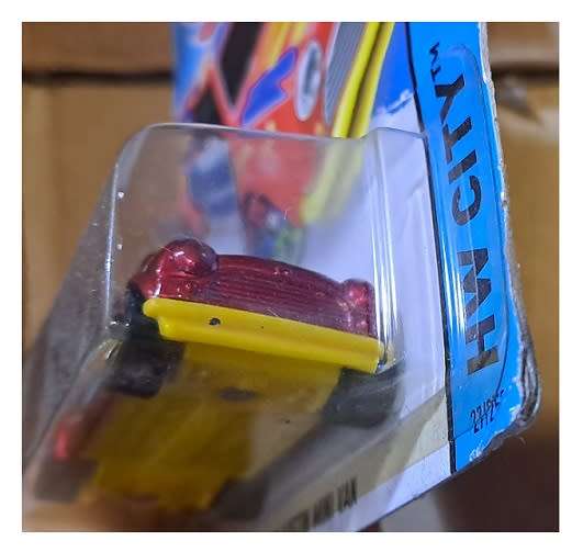 Hotwheels Diecast Model Car 2014 27/250 Austin Mini Van 1967 1/64 scale
