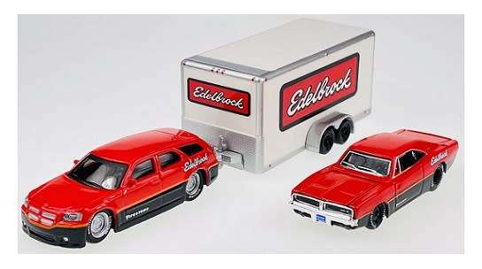 Maisto Diecast Model Car Design Series Hauler Dodge Magnum RT 2006 + Dodge Charger RT 1969 + Trailer