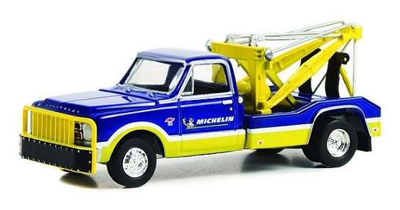 Greenlight Dually Chevy Chevrolet C 30 Wrecker Tow Truck 1967 `Michelin` 1/64 scale