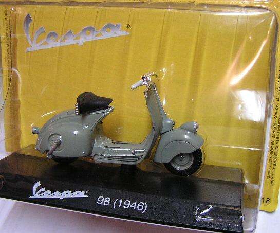 Vespa Scooter Collection 98 1946 , 1/18 scale , diecast new in blister pack
