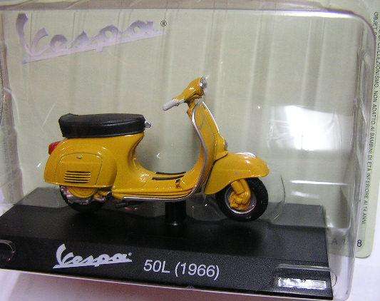Vespa Scooter Collection 50L 50 L 1966 , 1/18 scale , diecast new in blister pack