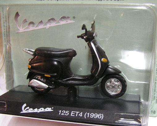 Vespa Scooter Collection 125 ET4 ET 4 1996 , 1/18 scale , diecast new in blister pack