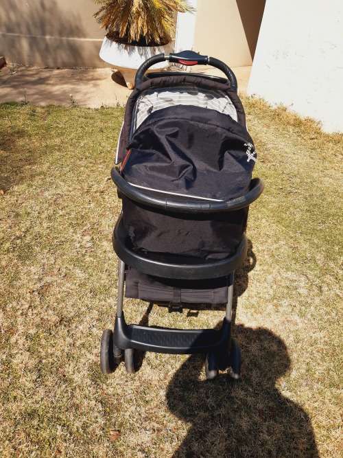 Chelino Cruze pram with car seat
