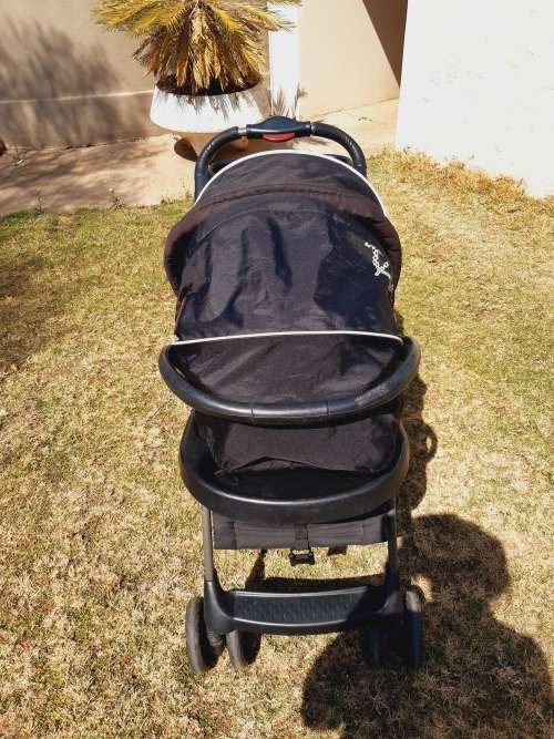 Chelino Cruze pram with car seat
