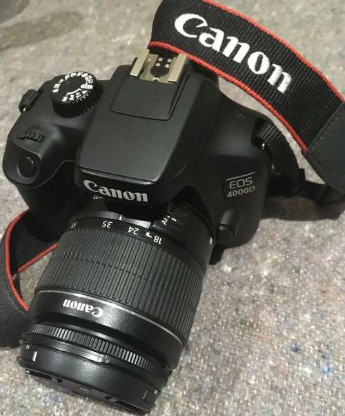 CANON EOS 4000D WITH 18-55mm LENSE IN EXCELLENT CONDITION WITH 64GB BRAND NEW MEMORY CARD X MAS SALE