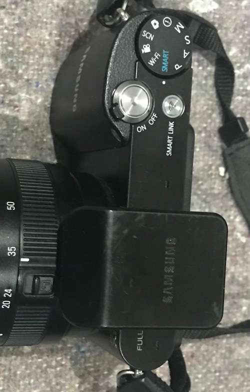 Samsung NX1100 Black Digital Camera w/ 20-50mm II Lens in excellent condition