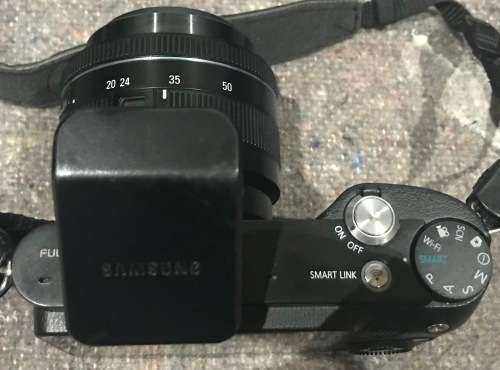 Samsung NX1100 Black Digital Camera w/ 20-50mm II Lens in excellent condition