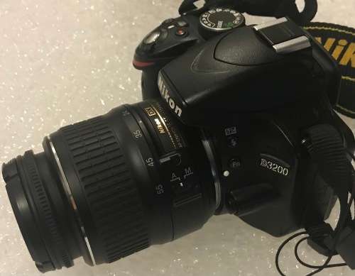 NIKON D3200 DSLR CAMERA WITH 18-55 LENS IN EXCELLENT WORKING CONDITION