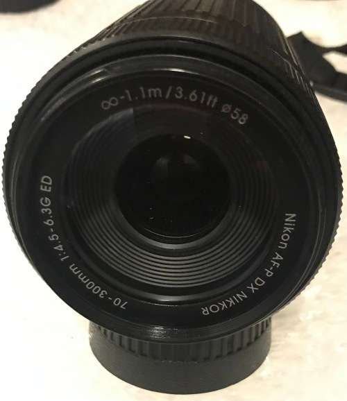 NIKON DX LENS AF 70-300 4.5-6.3G ED IN GOOD WORKING CONDITION