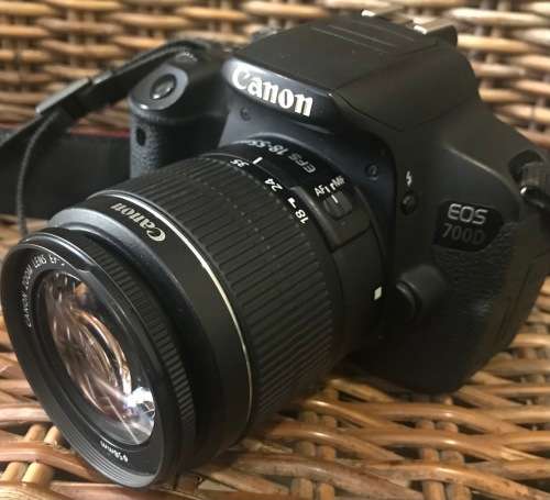 CANON 700D DSLR CAMERA  with 18-55mml LENS IN GOOD WORKING CONDITION