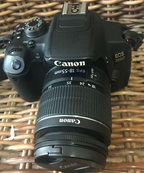 CANON 700D DSLR CAMERA  with 18-55mml LENS IN GOOD WORKING CONDITION