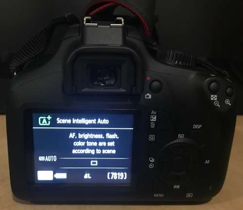 CANON EOS 4000D WITH 18-55mm LENS CONDITION LIKE NEW + FREE CANON CAMERA BAG