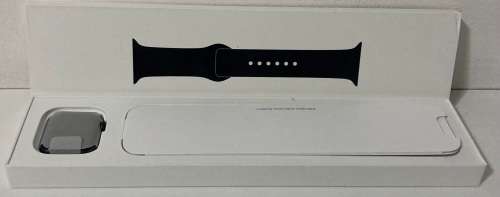 Apple Watch SE 40MM A2351 Space Gray Aluminum Case Black Sport Band-New