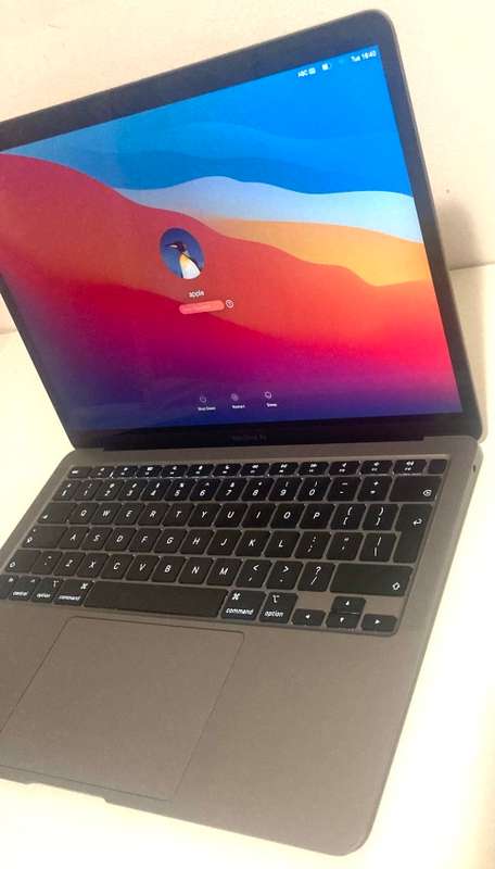 MacBook Air (M1, 2020)  Apple M1 Chip  8GB RAM 256GB SSD Excellent Condition