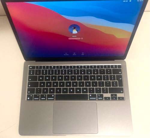 MacBook Air (M1, 2020)  Apple M1 Chip  8GB RAM 256GB SSD Excellent Condition