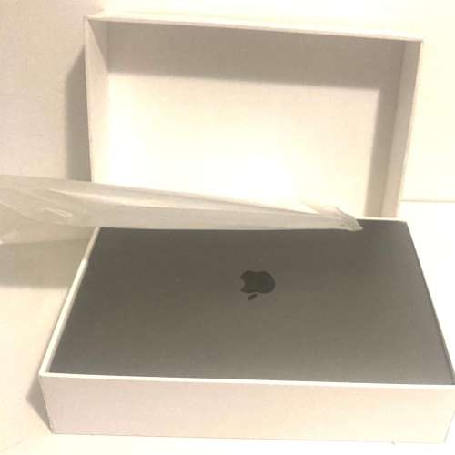 MacBook Air (M1, 2020)  Apple M1 Chip  8GB RAM 256GB SSD Excellent Condition