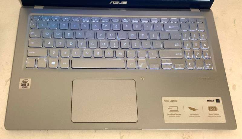 Asus VivoBook X515JA 15.6` i3 10th gen 8GB 256GB ssd Excellent Working Condition