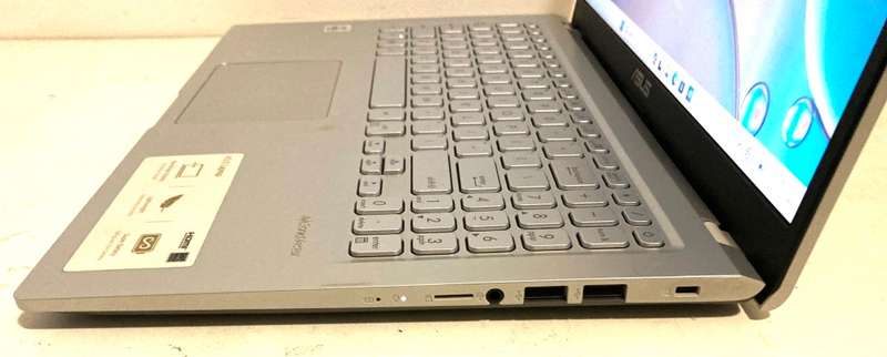 Asus VivoBook X515JA 15.6` i3 10th gen 8GB 256GB ssd Excellent Working Condition