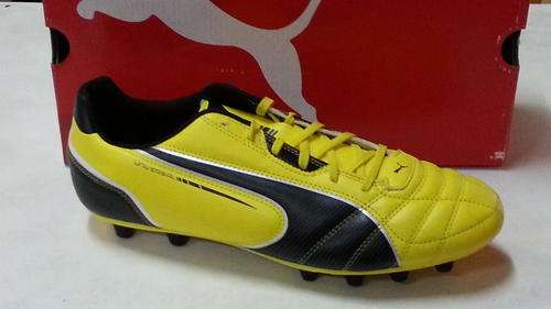 Brand new PUMA soccer boots size UK 9.5