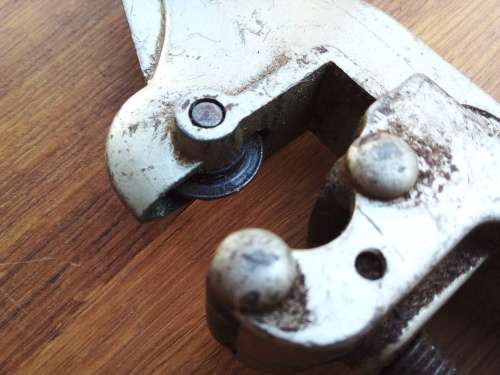 Vintage Monument Pipe cutter. Good condition. Made in England.