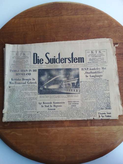 Collection of 2 x Vintage news papers and 2 x Vintage Magazines