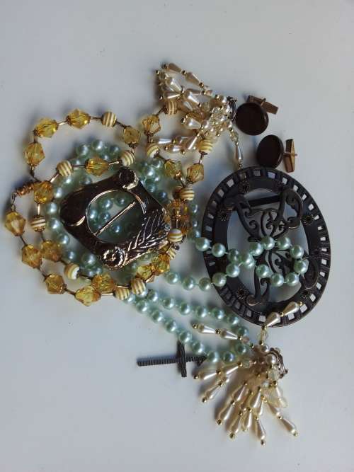 Lot of Vintage costume jewelery