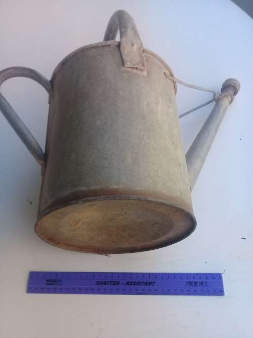 Vintage farmhouse watering can. Very good condition!!