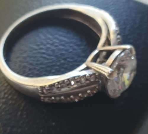 925. Silver Vintage Ring with beautiful stones, very good condition
