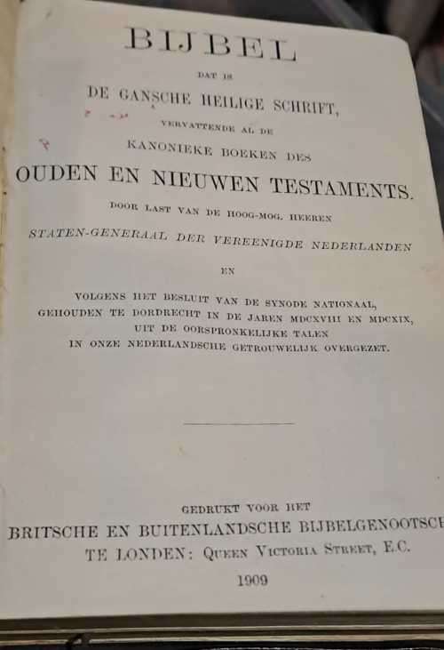Small 20cm x 15 cm / 1909 Staten Generaal Bijbel with leather cover.