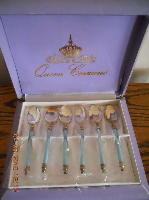 Cased Set Queen Ceramic Tea Spoons (still sealed individually)
