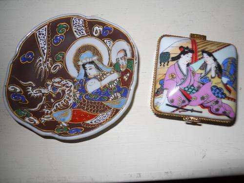 2 x Pretty Japanese Collectables