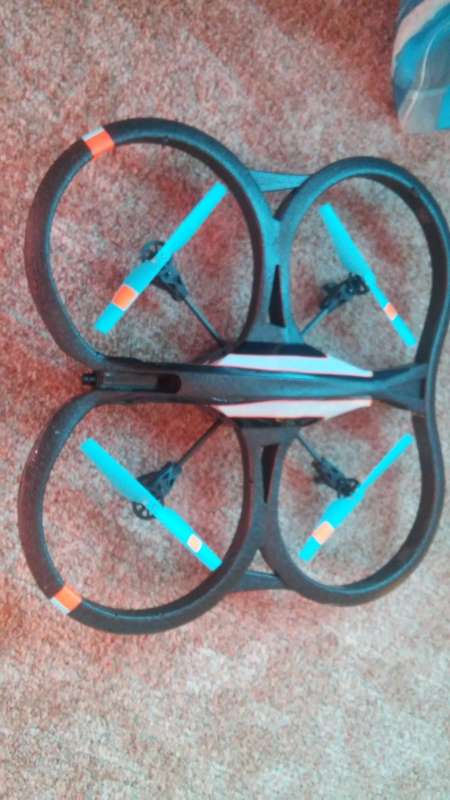 Ar drone 2 parrot in new condition with new blades and new bearings