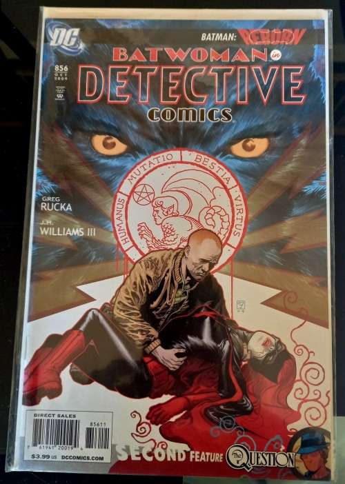 DC Collectibles: Batwoman Season 1 Figurine + 13 Batwoman Comic / Graphic Novels