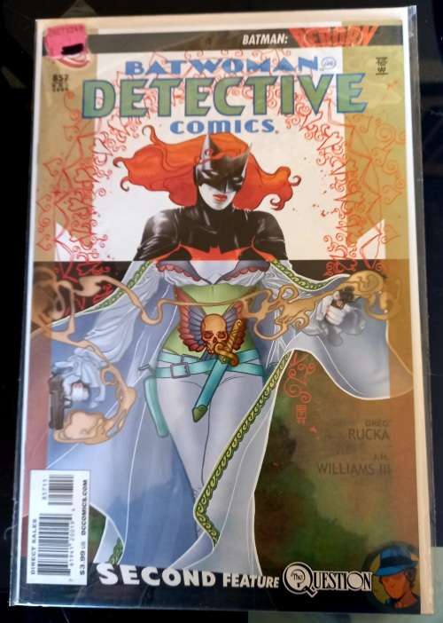 DC Collectibles: Batwoman Season 1 Figurine + 13 Batwoman Comic / Graphic Novels
