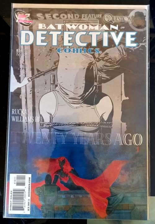 DC Collectibles: Batwoman Season 1 Figurine + 13 Batwoman Comic / Graphic Novels