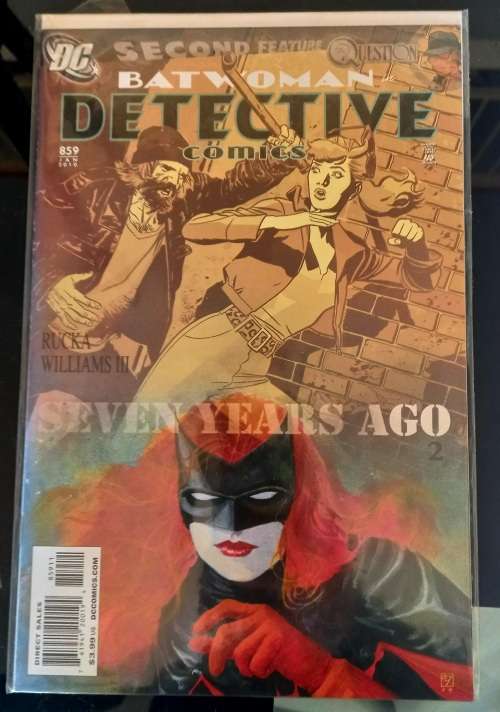DC Collectibles: Batwoman Season 1 Figurine + 13 Batwoman Comic / Graphic Novels