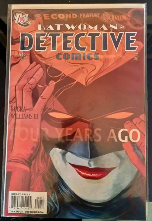 DC Collectibles: Batwoman Season 1 Figurine + 13 Batwoman Comic / Graphic Novels