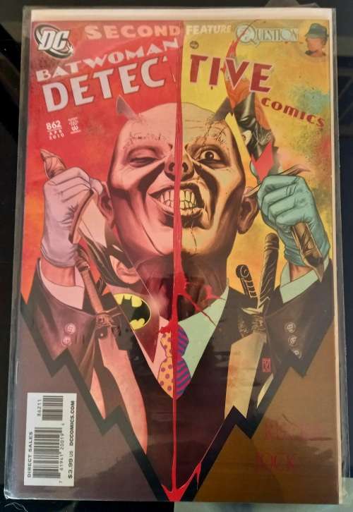 DC Collectibles: Batwoman Season 1 Figurine + 13 Batwoman Comic / Graphic Novels