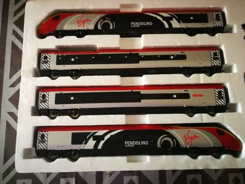 Hornby - Virgin Trains Pendolino Train Set - R1155