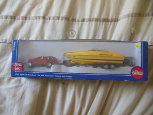SIKU 1/55 AUDI Q7 AND BOAT AND TRAILER