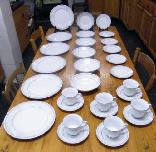 C1985 - Noritake "Brookside" 6 place setting Dinner Service and Tea Service - AS NEW!! R1 N/R!!!