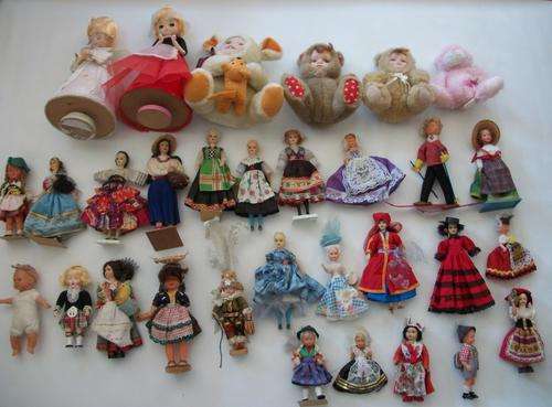 31 x Dolls and soft toys - Musical Wind up dolls, World dolls, rubber dolls, soft toys etc etc